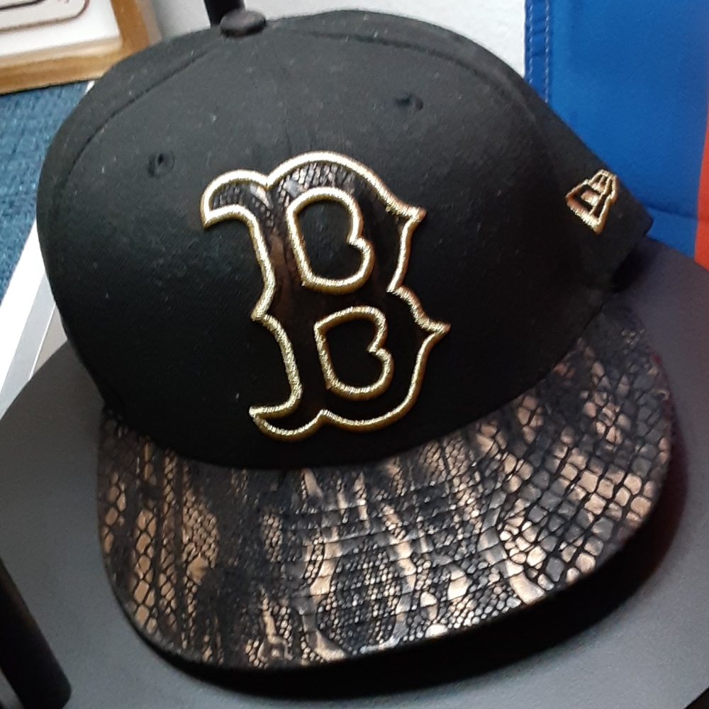 Nwot Boston fitted hat 7 1/8